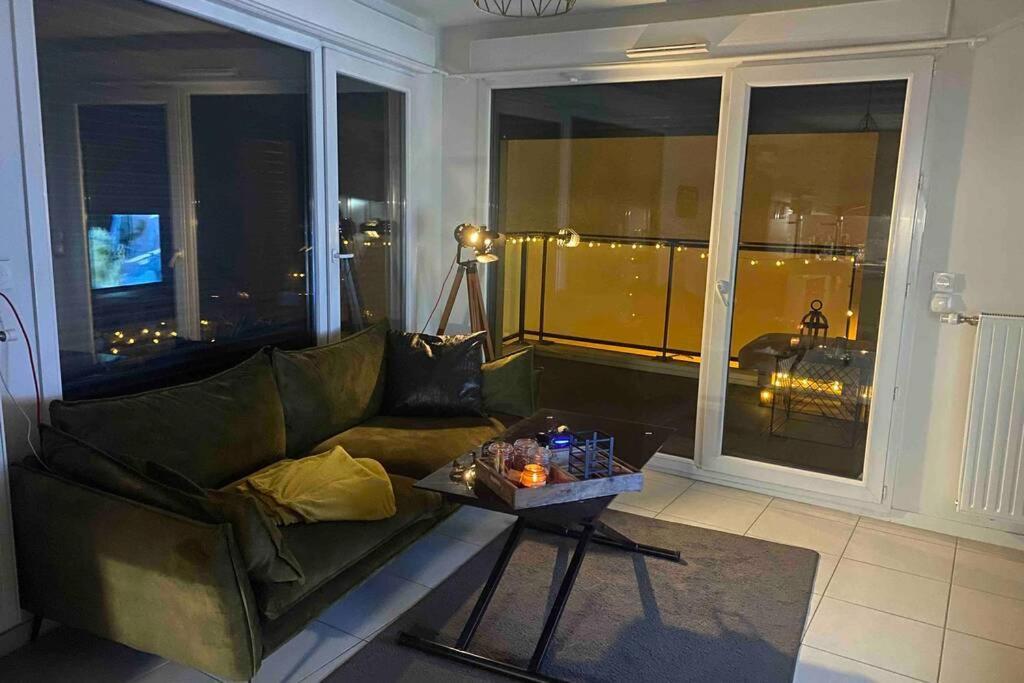 Meyzieu : Superbe Appartement Tres Cosy. Kültér fotó
